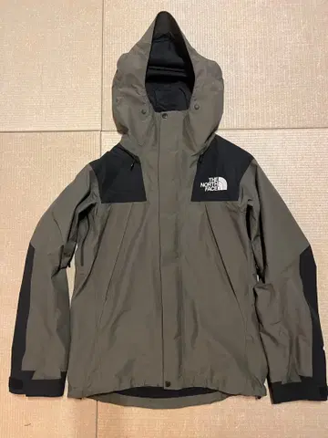 THE NORTH FACE 카키 후드 부착 마운틴 파카