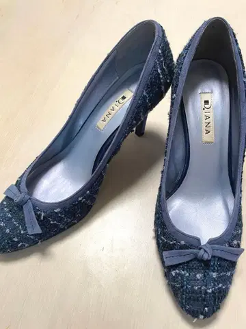 DIANA 트위드 하이힐