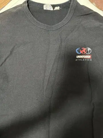UNDEFEATED 티셔츠 M 사이즈
