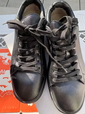 새상품 JADE 블랙 스니커즈