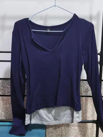 네이비 V넥 긴팔 T셔츠