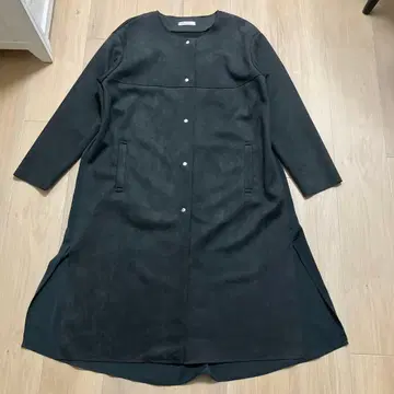 퍼리 레이트 차콜 그레이 스웨이드 느낌 노카라 절개 코트