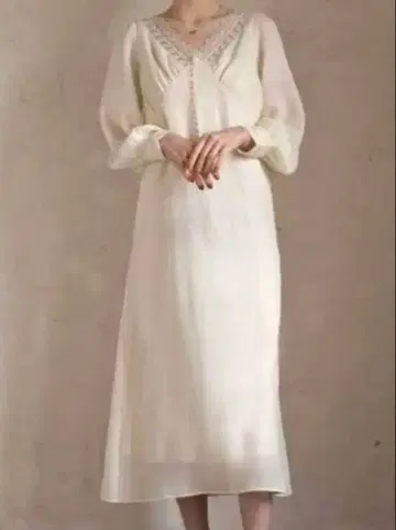 망가타 화이트 원피스 긴팔