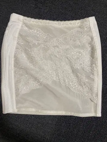 Kirei Walker 화이트 브라이덜 이너 S 사이즈