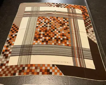 [Good design!] EU 빈티지 브라운 베이스 스카프