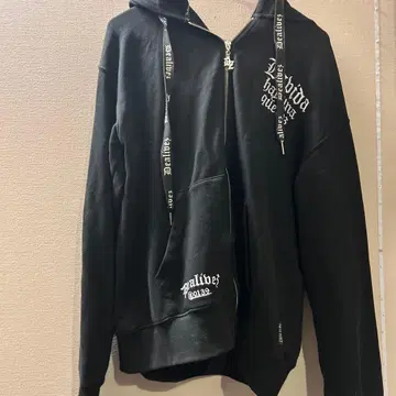 블랙 후드티 프론트 지퍼 포함