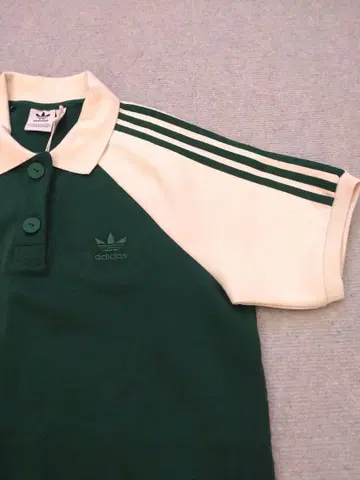 레어 adidas 그린 3라인 피케 셔츠 레트로 디자인