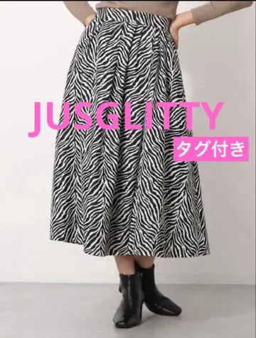 택 포함 자카드 턱 플레어 스커트