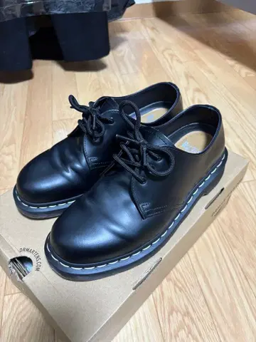 닥터마틴 3홀 화이트 스티치 26cm