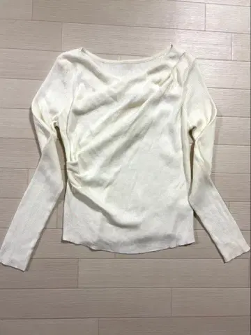 Louere 아이보리 긴팔 스웨터 S