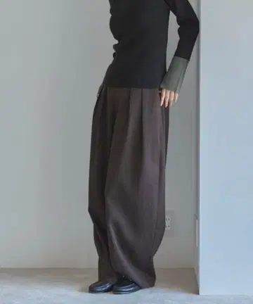 컴포트 트위드 투 턱 커브 슬랙스