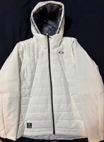 Oakley 화이트 퀼팅 자켓