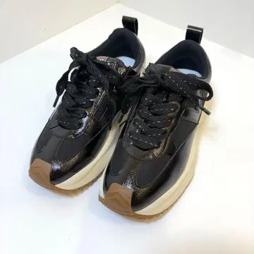 새상품급 누벨 보 통굽 스니커즈 23cm 블랙