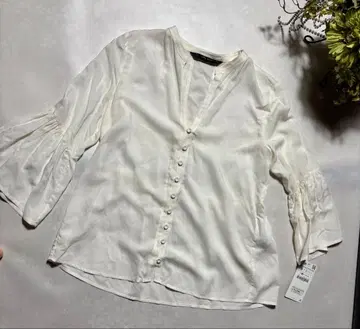 ZARA 플레어 슬리브 블라우스