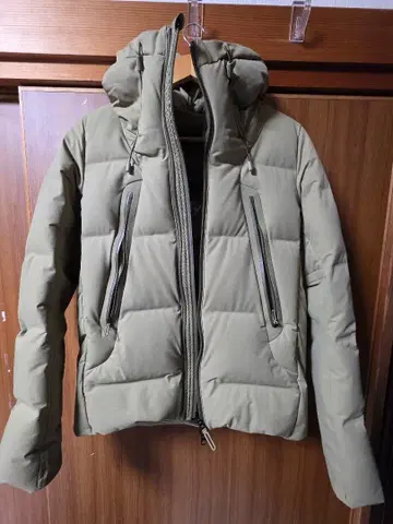 새상품급 데상트 미즈사와 다운 마운테니어 올리브 M 사이즈