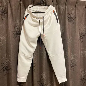 화이트 조거 팬츠 오렌지 악센트