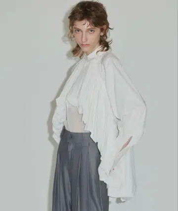라벨에튀드 벌룬 비대칭 셔츠