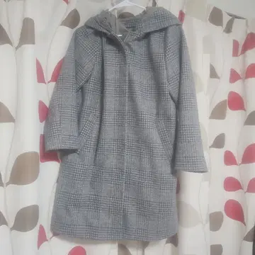 후드 부착 그레이 계열 체크 롱 코트