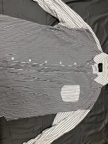 UNITED TOKYO 스트라이프 패턴 긴팔 셔츠 가슴 포켓 부착