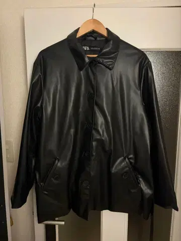 ZARA 블랙 합성 피혁 자켓