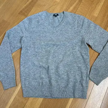 유니클로 캐시미어 V넥 스웨터 (긴팔) 남성용 M