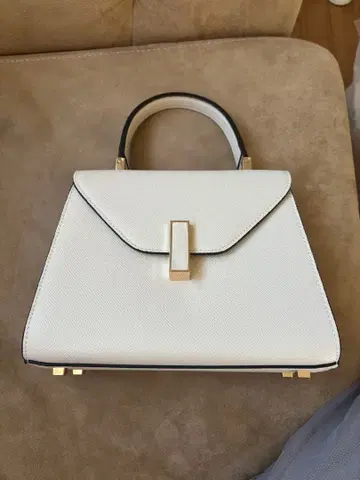 화이트 핸드백 합성 피혁 골드 금장 장식