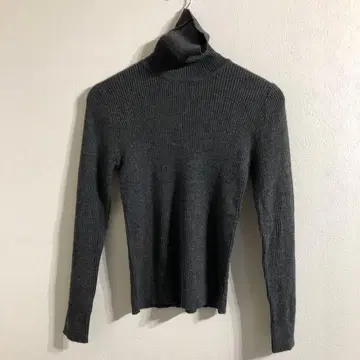 터틀넥 니트 상의 심플