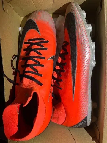 오렌지 하이컷 축구화