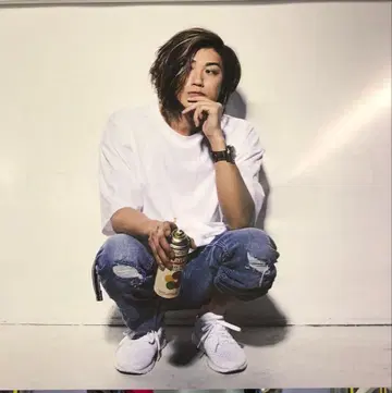 ksubi 데님 데미지 아카니시 진 착용