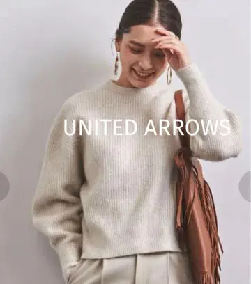 새상품급 유나이티드 애로우즈 퍼프 슬리브 니트 울 폭스 아이보리