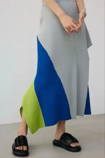 AZUL BY MOUSSY [ PLUS ] 턱 드레이프 니트 스커트