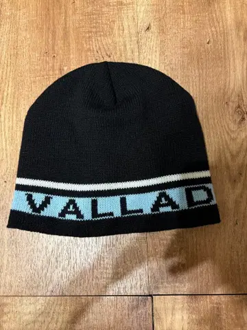 VALLAD 로고 블랙 니트 모자
