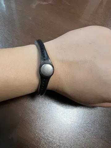 블랙 가죽 팔찌 스냅 버튼 포함