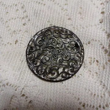 장식 아르누보 디자인 브로치