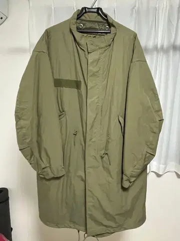 올리브 그린 모즈 코트 퀼팅 라이너 포함