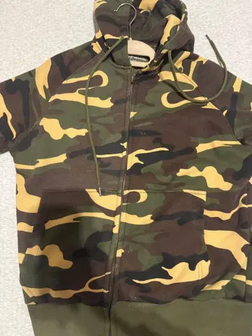 카모 패턴 지퍼 달린 후드티