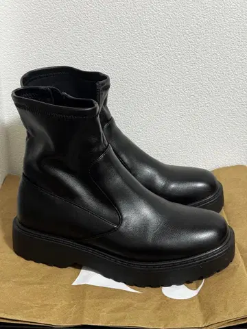 [ 간편 포장 ] 블랙 가죽 사이드 고어 부츠 통굽