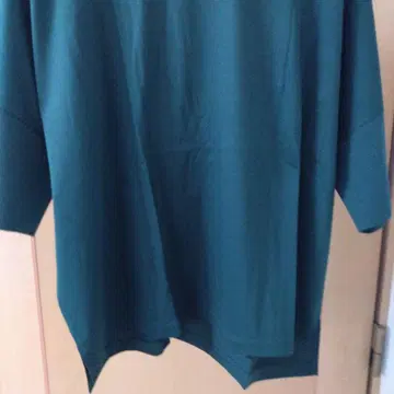 다크 그린 반팔 상의 OS