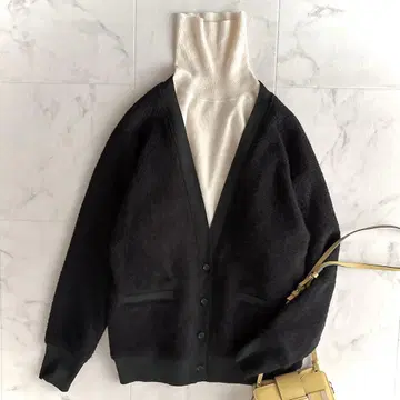 새상품급 브렌헤임 루프얀 V넥 가디건 블랙