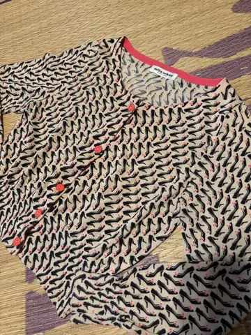 밀라 쇤 숏 기장 가디건 하이힐 패턴 새상품급