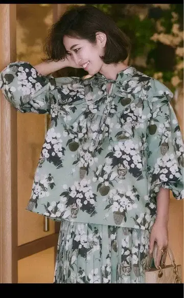 SEVENTEN 케이타 마루야마 밤의 꽃 프린트 블라우스