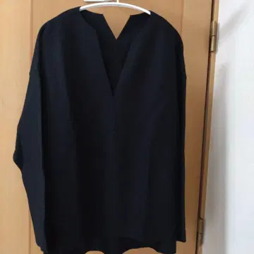 블랙 오버 사이즈 V넥 스웨터