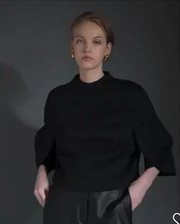 [ 새상품급 ] heve 튤립 슬리브 본딩 블라우스