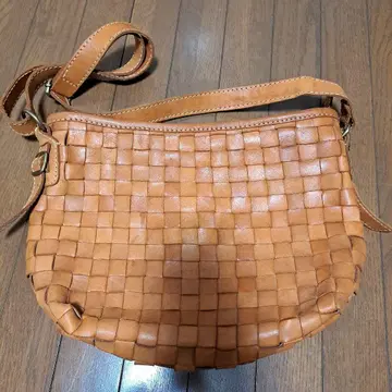 꼬임 가죽 숄더백