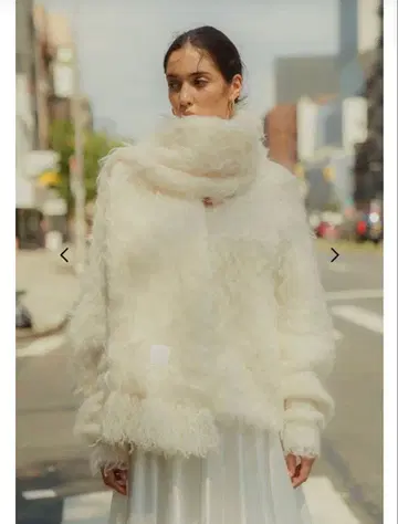 Pigalle shaggy muffler the toe