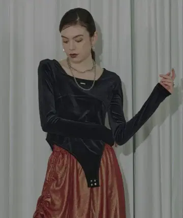 [택 포함 새상품] Ezick Corset line 벨로아 바디수트