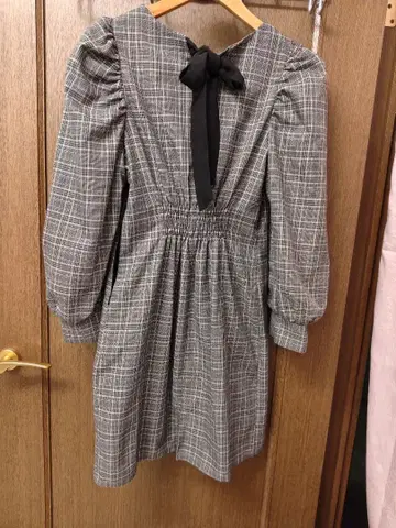 체크 무늬 퍼프 슬리브 원피스 덤 포함