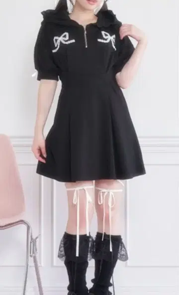 허니시나몬 후드 부착 블랙 미니 원피스