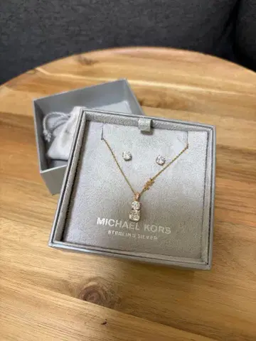 마이클코어스 목걸이 귀걸이 세트