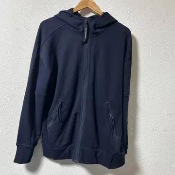 c.p. company 고글 후드티